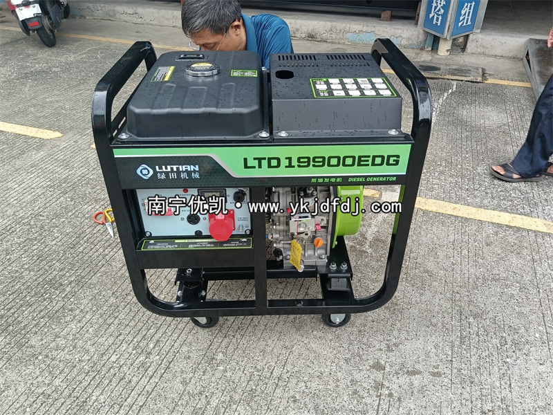 2025年9月9日，客戶到店采購綠田10kw柴油發(fā)電機(jī)組并試機(jī)