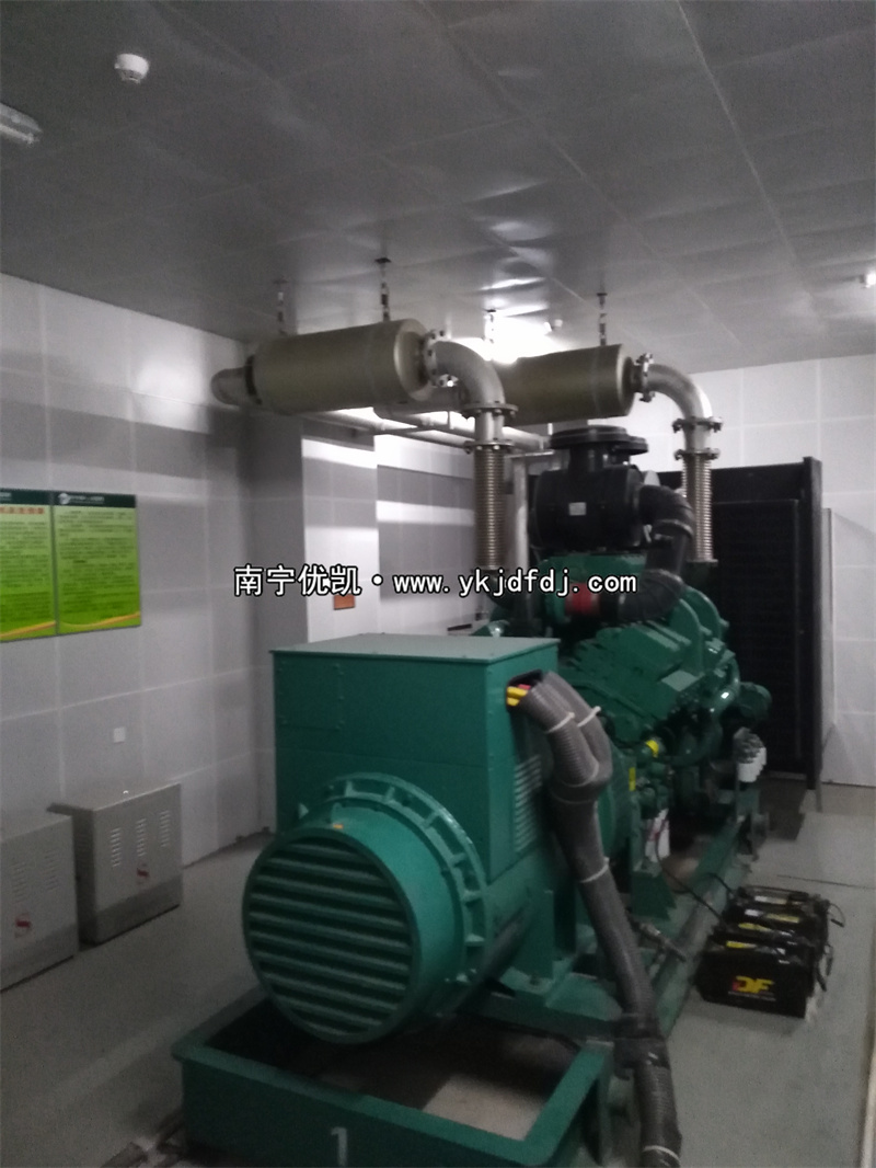 2022年5月6日，800KW康明斯發(fā)電機(jī)組順利通過驗(yàn)并收交付某醫(yī)院