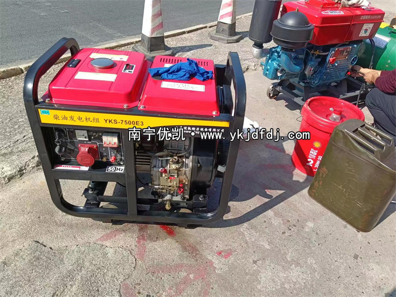 2022年12月6日，兩臺(tái)小型柴油發(fā)電機(jī)組發(fā)貨南寧工地