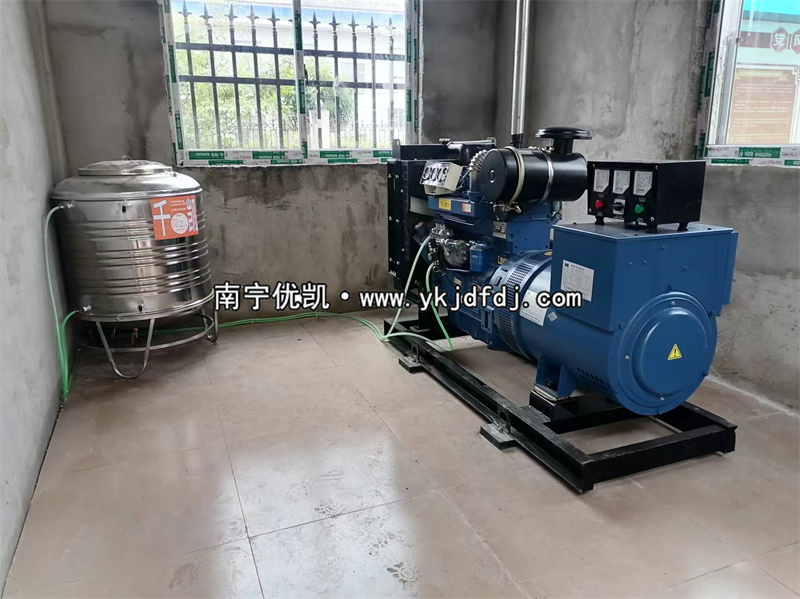 2024年1月30日，廣西衛(wèi)生院項(xiàng)目5臺(tái)50kw雷納柴油發(fā)電機(jī)組到貨安裝