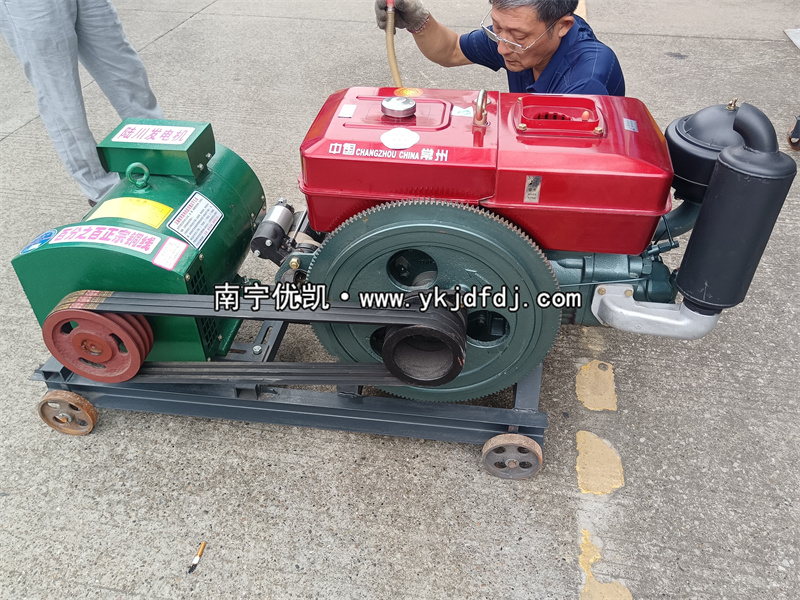 2024年5月16日，客戶到店自提一臺(tái)15KW單缸柴油發(fā)電機(jī)