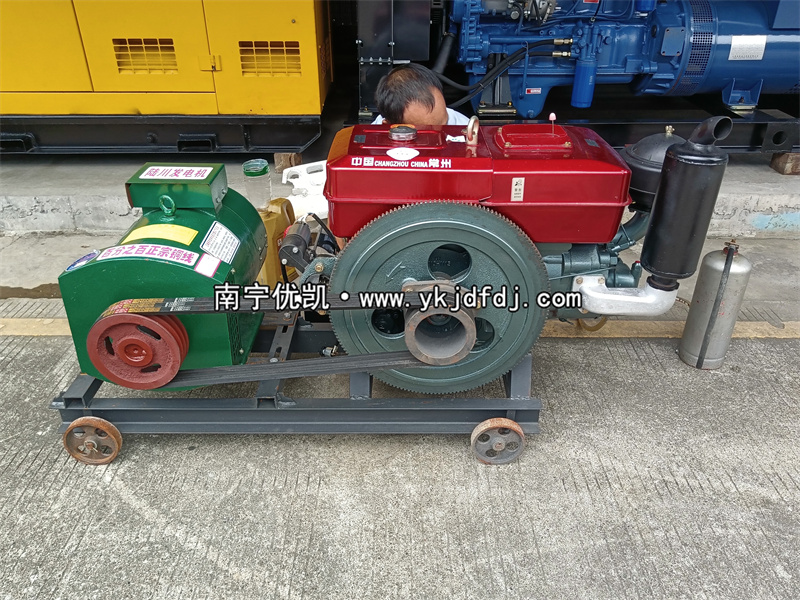 2024年7月28日，客戶到店自提15kw單缸柴油發(fā)電機(jī)組