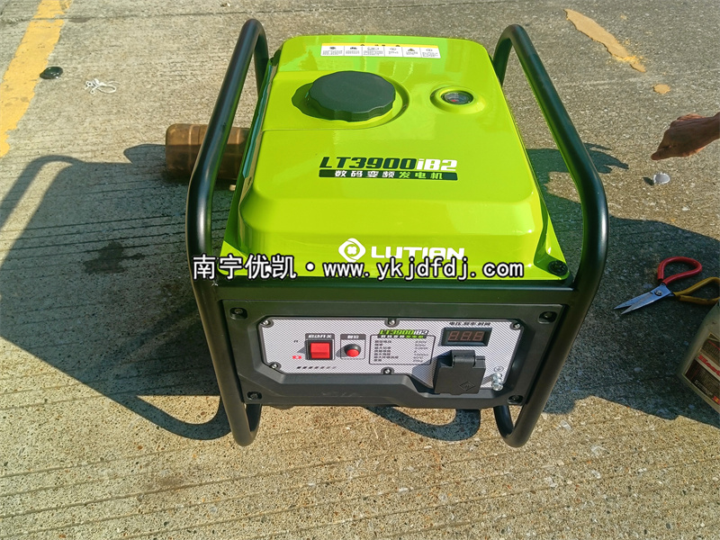 2024年10月11日，客戶到店自提3KW汽油變頻發(fā)電機(jī)