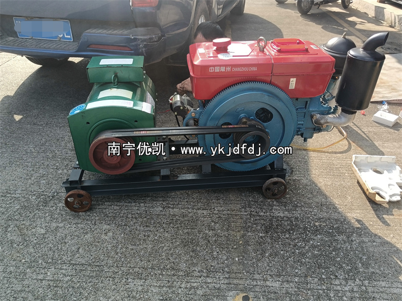 2024年10月21日，客戶到店自提20KW單缸柴油發(fā)電機(jī)組