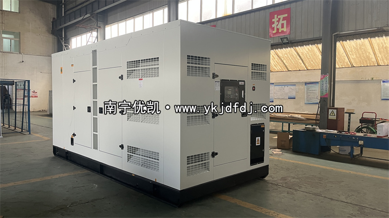 2025年7月15日，國外項(xiàng)目480KW上柴靜音柴油發(fā)電機(jī)組裝車發(fā)貨憑祥口岸